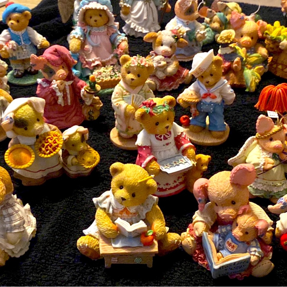 Cherished teddies collectors